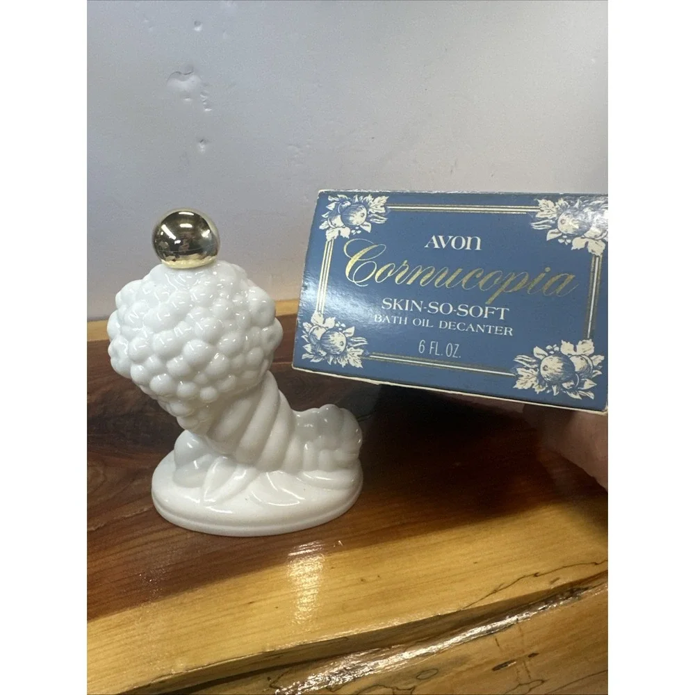 VINTAGE AVON - CORNUCOPIA‎ - MILK GLASS -FULL OF  SKIN-SO-SOFT BATH OIL DECANTER